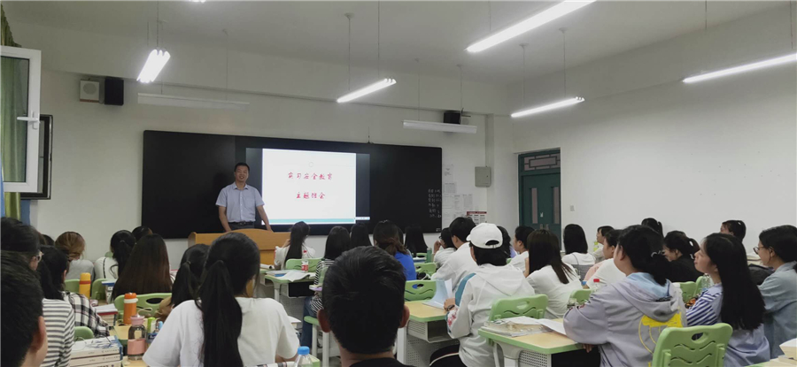 1562212056741062063.jpg 医学技术学院成功开展2020届学生实习动员教育系列活动.jpg