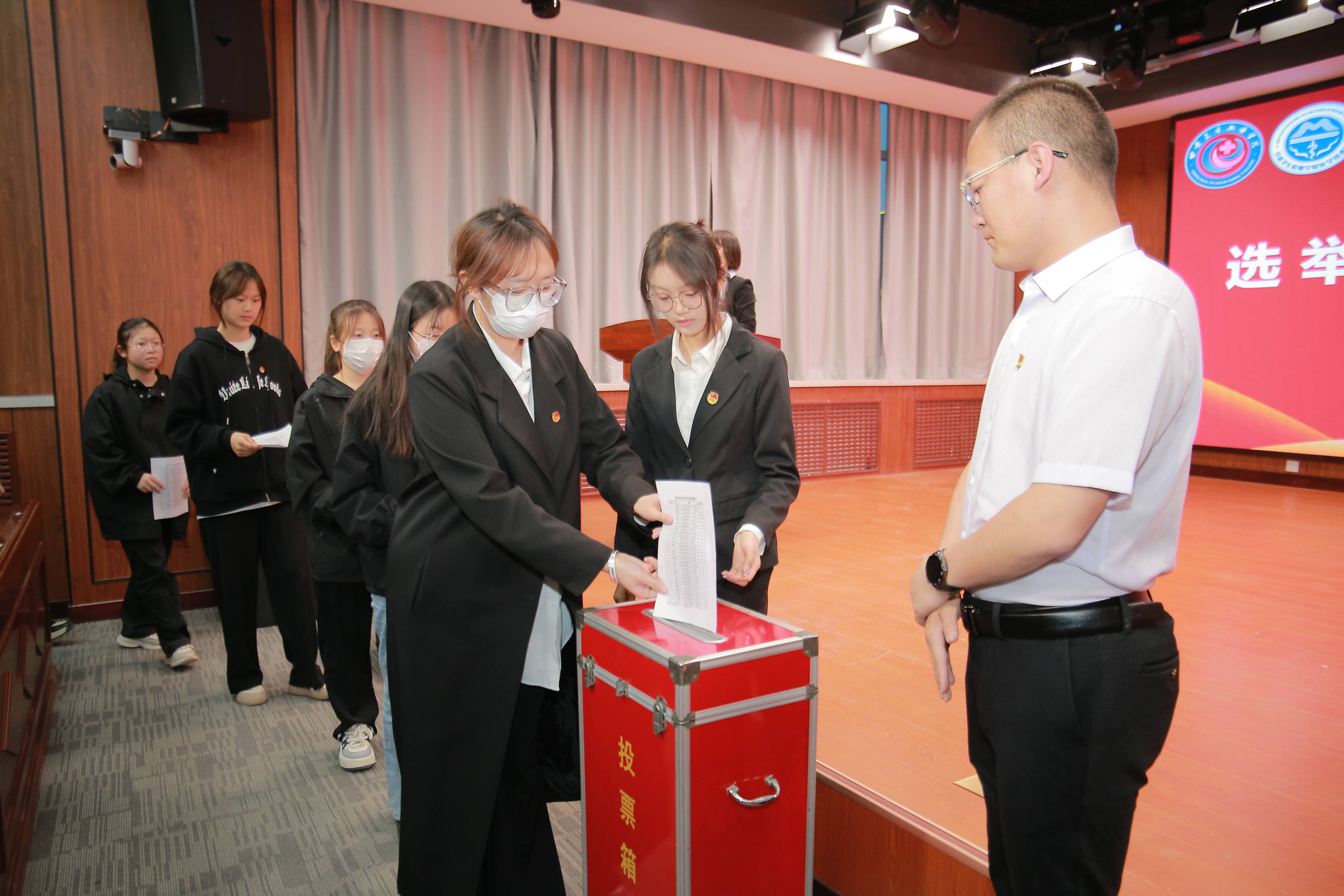 1714397935071068215.jpg 1714397935071068215.jpg