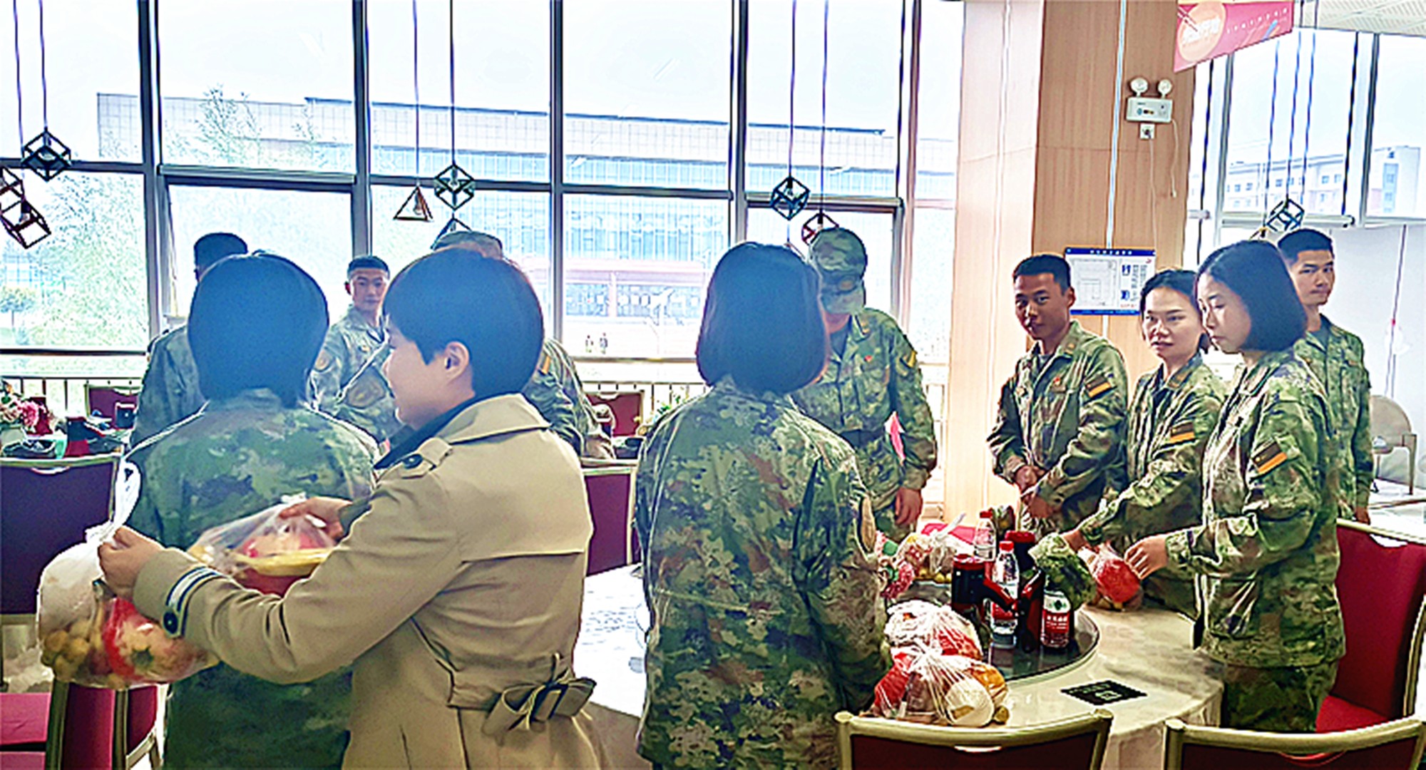 慰问教官照片2.jpg